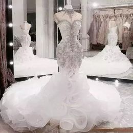 Plus Size Arabo Aso Ebi Lussuosi cristalli di perline Abiti da sposa Collo alto Sirena Abiti da sposa Abiti da sposa con collo trasparente BC18247