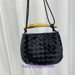 Top Quality Bottgs's Vents's sardine Designer Women Purse Genuine Leather Handbags 2023 layer cowhide oilwax woven bag fashionable and versat with real logo