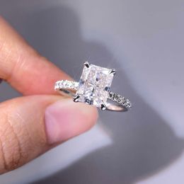 Yadis Custom 10K 14K Gioielli 3Ct Taglio Radiante Vvs Moissanite Anello di fidanzamento con diamante per le donne