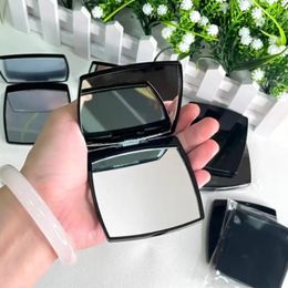 New Pink White Black Red Yellow Purple Grey Compact Mirrors Fashion Acrylic Cosmetic Portable Mirror Folding Velvet Dust Bag Mirror Concave Label With Gift Box357