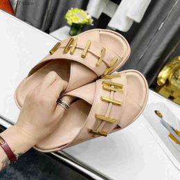 Slippers Summer Women Sandals Fashion Colorful Canvas Letter Anatomy Leather Men Model Cross Belt Gold Metal Shoes HerringboneH240308