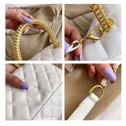 Factory Shop Direct Store Xiaoxiang Lingge Handheld Bag for Women New Fashion One Shoulder Diagonal Straddle Cowhide Chain Womens