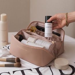 New Lady Cosmetic Bags Fashion Women Makeup Bag Designers Handbag Organ Pillow Purse Travel Storage Bag Large Capacity Toiletry Ca283a