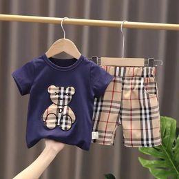 Bebek giyim setleri 2pcs çocuk eşofmanları yaz katı çocuk şortları tişörtler toddler çocuk kıyafetleri takım elbise kız kıyafetleri A1