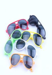 Kids039 Sunblock Classic windproof sunglasses girls boys universal children fashion sunglasses plastic oval wrap Full Frame gla4814312