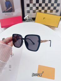 2024 women's oversized vintage butterfly personality mans retro designer sunglasses metal frame high appearance value radiation resistant accessories 6071