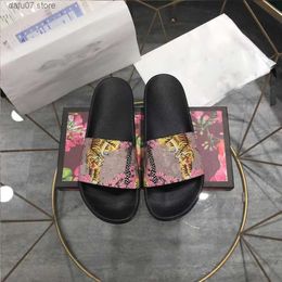 Slippers Designer Bloom Floral Slides Eming Rubber Slipper Men Womens Flats Sandal Summer Beach Shoes Casual SlidersH240308