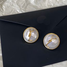 Earrings Boutique Mini Style Pearl Letter Stud Earrings New Luxury Love Gift Jewelry Earrings Classic Design Charm Copper Earrings with Box Birthday Jewelry