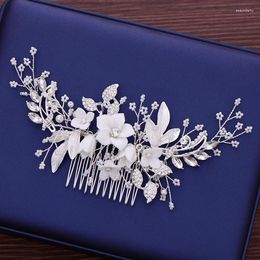 Hair Clips Elegant White Flower Bridal Comb Handmade Pearl Rhinestone Head Accessories For Women Wedding Jewellery