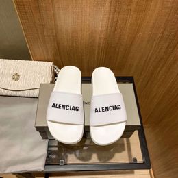 Balencaga Paris Slippers Solid Colour Letters Home Fashion Lovers Wear the Same Type of Non Slip Flat Bottom Flip Flops in Summer Luxury Designer Slides GD91