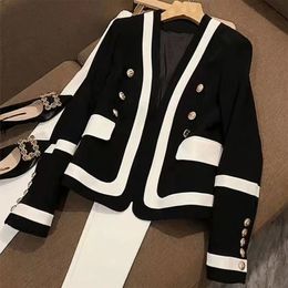 European black and white contrasting suit for women in early autumn, new high-end feeling, light luxury, metal buckle versatile coat