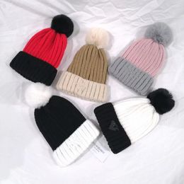 2024 Ny designer vinter stickad mössa ullhatt kvinnor chunky stickad tjock varm faux päls beanies hattar kvinnliga motorhuven beanie mössor