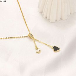 Fashion Necklace Designer Necklaces Gold Love Letter Pendant Spring Family Gifts Jewellery Long Chains Brand Choker Diamond Wholesale {category}{category}