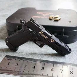 Gun Toys 1 3 shell ejection G34 TTI PIT VIPER alloy Empire G17 set toy pistol keychain weapon Mini pistol gift for Christmas 240307