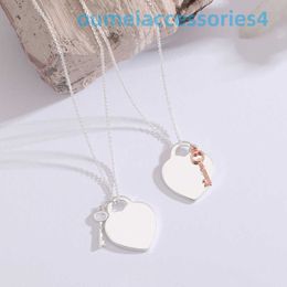 2024 Jewelry Designer Brand Necklaces Di Jia Boutique Valentines Day Gift Love Pendant Shaped Heart Card Key