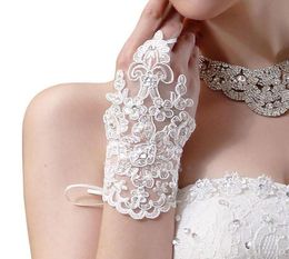 2018 New Cheap Lace Fingerless Short Wedding Gloves With Sequins Beads For Bride Wedding Bridal Gloves In Stock 1973796