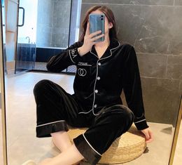 Whole Winter Fall Black White Pleuche Pajamas Sets Home Textile Letters Print Casual Women Long Sleeve Cardigan Sleepwear Smal4656895