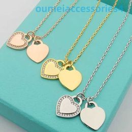 2024 Jewellery Designer Brand Necklaces Diamond Double Womens Seiko Edition Stamped Character Heart Shaped Pendant Titanium Steel Lock Bone Chain