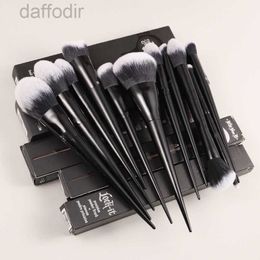 Makeup Brushes KVD beauty Makeup Brushes model 10 20 25 35 40 1 2 4 22 Shade Light Lock-it edge Powder Foundation Concealer Eye Shadow Beauty Cosmetics Tools 240308