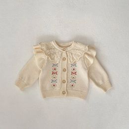 春の女の子のベビーロータスカラーフライスリーブ刺繍フラワーセーターボーイ幼児綿カーディガントップスキッドファッションジャケット240301