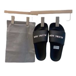 Balencaga b Family Paris Walk New Alphabet High End One Word Beach Sandals for Couples Luxury Designer Slides VENV