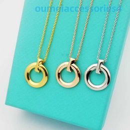 2024 Jewelry Designer Brand Necklaces Circle Fashion Versatile Gold Pendant with Interlocking Titanium Steel Lock Bone Chain