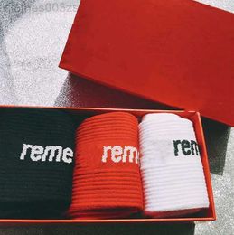 3 Pairs of Pure Cotton Mid-Calf Length Socks Red Men and Women Couple European American Letters Skate Sock9GAY