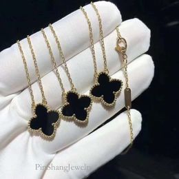 VC Designer Clover Bracelet Fanjia Four Leaf Grass Necklace Black Agate V-gold Double Sided Classic Fashion Clavicle Chain Live Product Beimu
