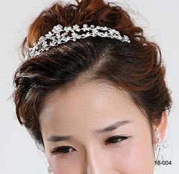 18004 Clssic Hair Tiaras In Stock Cheap Diamond Rhinestone Wedding Crown Hair Band Tiara Bridal Prom Evening Jewellery Headpieces6488740