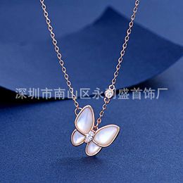 Designer Necklace VanCF Necklace Luxury Diamond Agate 18k Gold Four Leaf Grass Butterfly Fashion Pendant Rose Gold Agate Unique Design Sense Snake Bone Chain