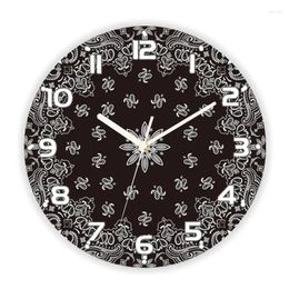 Wall Clocks Elegant Paisley Bandana Print Decorative Clock For Living Room Kitchen Black White Border Ornate Art Watch Home Decor