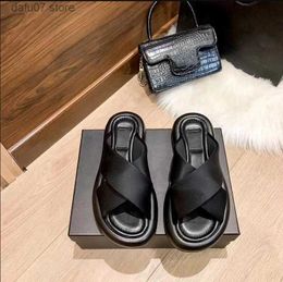 Slippers Designer Slipper Women Soft Flat Bottom Cross Vamp Leisure Outdoor Beach Shoes Sandals Solid Colour Fashion High QualityH240308