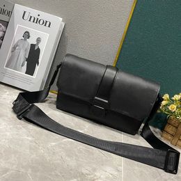 Designers Men Messenger Bag Buckle Business Briefcase CrossBody Bags Adjustable shoulder strap Tote Black Leather Flower sports Handbags