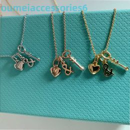 2024 Designer Luxury Brand Jewellery Necklaces S925 Sterling Silver Cupid Arrow Love Female Minority Temperament Key Clavicle Chain Simple Pendant