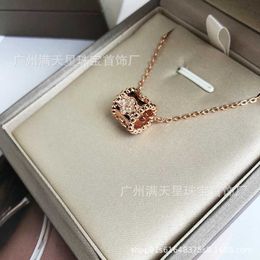 Designer pendant necklace Sweet VanCA silver 18K rose gold kaleidoscope necklace female lucky four leaf clover pendant small pretty waist clavicle chain OKX5