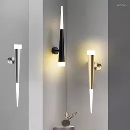 Wall Lamps Minimalist LED Lamp Luxury Iron Bedroom Decorative Sconce For Bedside Aisle Living Room Background Light Fixtures