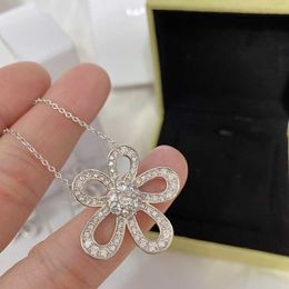 Designer Necklace VanCF Necklace Luxury Diamond Agate 18k Gold Necklace Large Flower Pendant V Gold Diamond Clover Sweater Chain