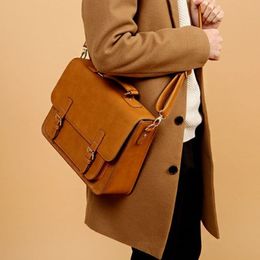 2021 neue Tasche im britischen Stil Bürorucksack PU-Styling für Männer und Frauen Retro-Umhängetasche Cambridge240M