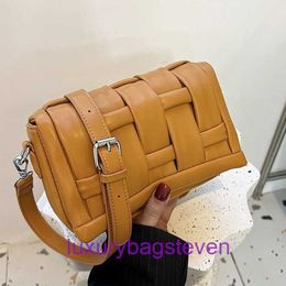 Factory Outlet Wholesale Bottgss Ventss Cassette Tote bags for sale Unique Design Womens 2023 New Fashion Weaving Crossbody Bag Versatile In With Real Logo