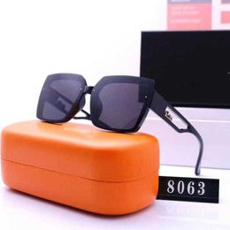 2024 Luxury Designer luxury designer New overseas popular on the Majia website men's and women's sunglasses travel box glasses 8063 Style 1