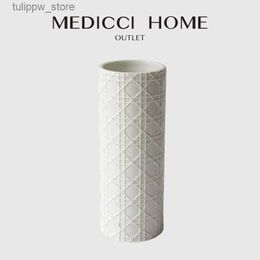 Vases Medicci Home CD Style Rattan Pattern Embossed White Ceramic Vases Modern Elegant Home Decorative Flower Vases Tall Unique Bottle L240309