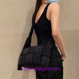 Bottgss Ventss Cassette Designer Shoulder bags online shop Woven bag for women in 2023 new super popular internet celebrity same With Real Logo