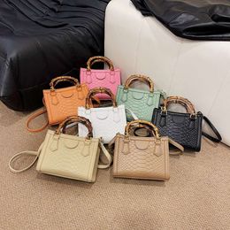 Luxury Bags Wholesale and Retail Girls High Quality Handbag 2024 New Versatile Wtern Korean Bamboo Joint Bag Simplified One Shoulder Underarm