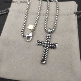 Pendant Necklaces Fashion necklace jewlery designer for women twisted vintage cross plated Silver cable wire mens chain tren accessories zh142 B4 L240309