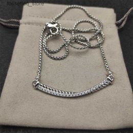 Anhänger-Halsketten Retro vergoldete Halskette für Damen, verdreht, langer Schmuck, Designer für Herren, Premium-Kabel, klassische Schnalle, Herrenkette mit Anhänger, Kreuz ZH141 B4 L240309