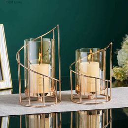 Świecane uchwyty w stylu europejskim metalowe świecznik szkła i żelazne akcesoria kwiatowe butelka do przechowywania romantyczna dekoracja obiadu urodzinowa T240309
