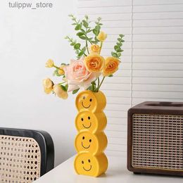 Vases Smiling Ceramic Vase With Artificial Flower Set Vase Decoration Modern And Minimalist Home Decor Living Room Flower Arrangement L240309