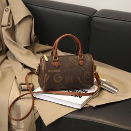 Store Online Handbag Clearance Promotion Womens Bag 2024 New Printed Boston Versatile and Elegant One Shoulder Crossbody Trend
