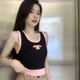 Bahar kadın yelek tasarımcısı tank üstleri göğüs pembe peluş işlemeli harfler grafik sweatshirt yuvarlak boyun kolsuz gömlek 2 renk mevcut