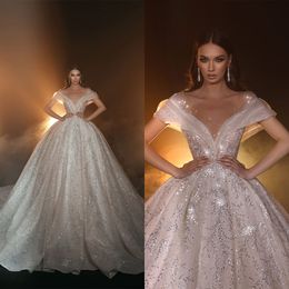 Wunderschönes A-Linie-Hochzeitskleid für Frauen mit schierem Ausschnitt, ärmellose Brautkleider mit Pailletten, Hofzug-Kleid nach Maß